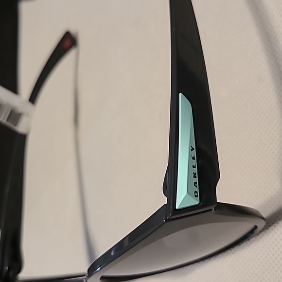 OAKLEY SUNGLASSES - Picture 3 of 11